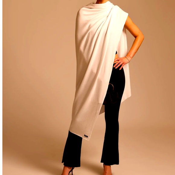 BLEUSALT The 2 Yard Wrap in Navy 💙 EUC - Picture 2 of 5